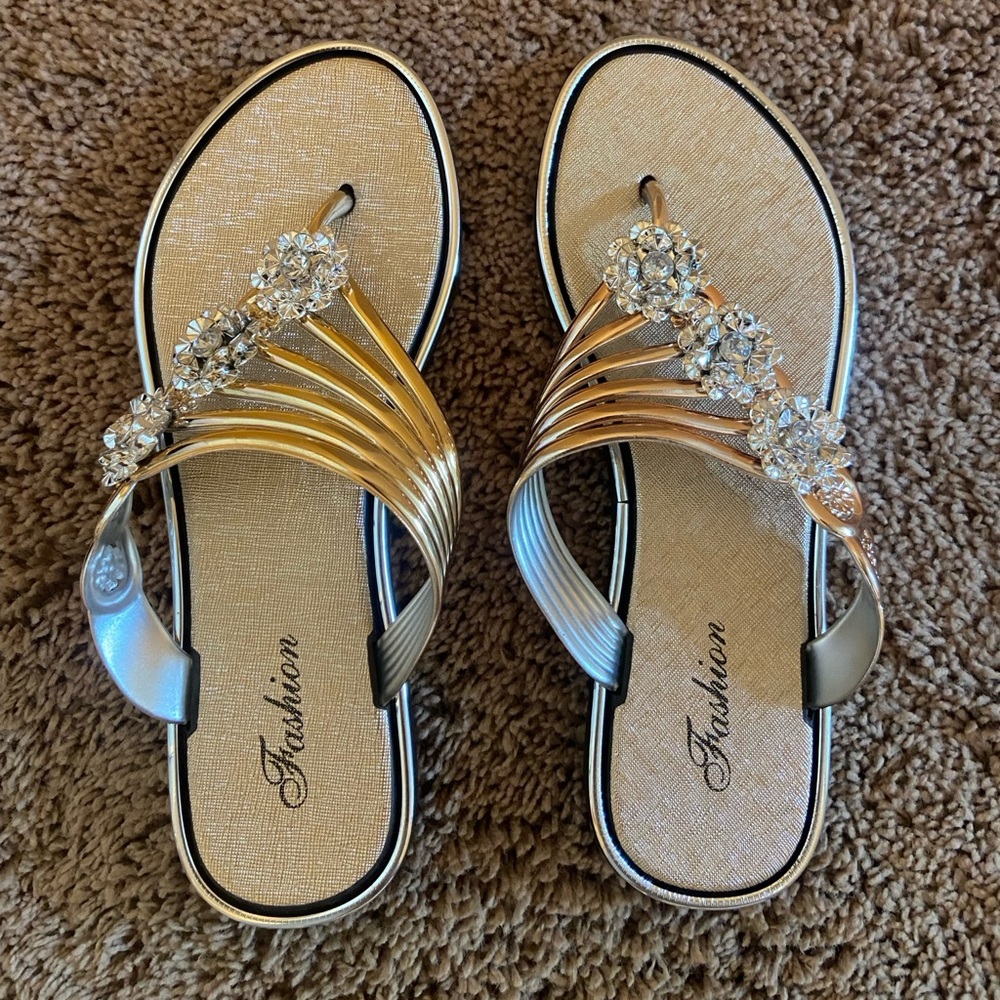 NWOT-Gold Bling Sandals
